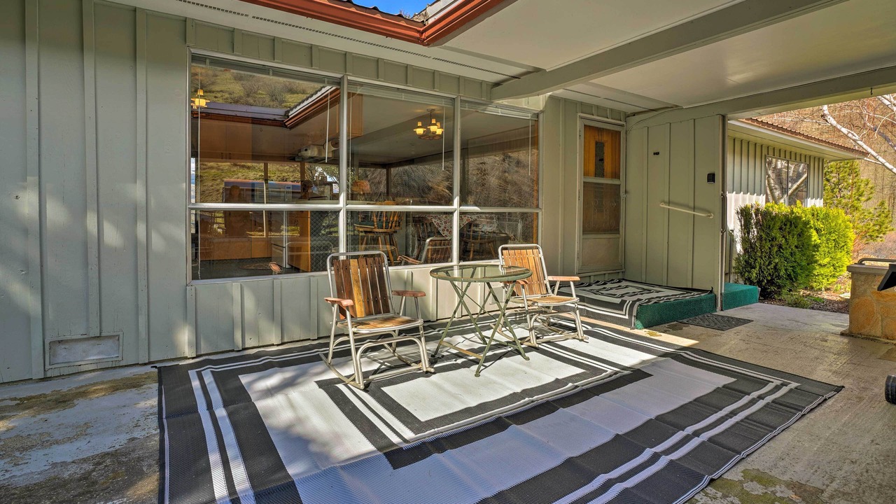 Photo of Outdoor in White Bird