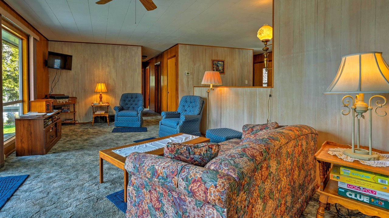 Photo of Others in White Bird