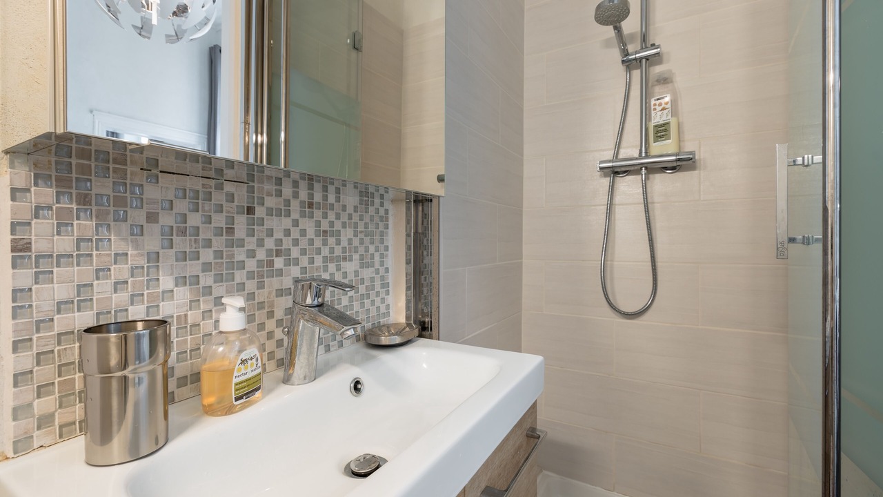 Photo of Bathroom in Centre
