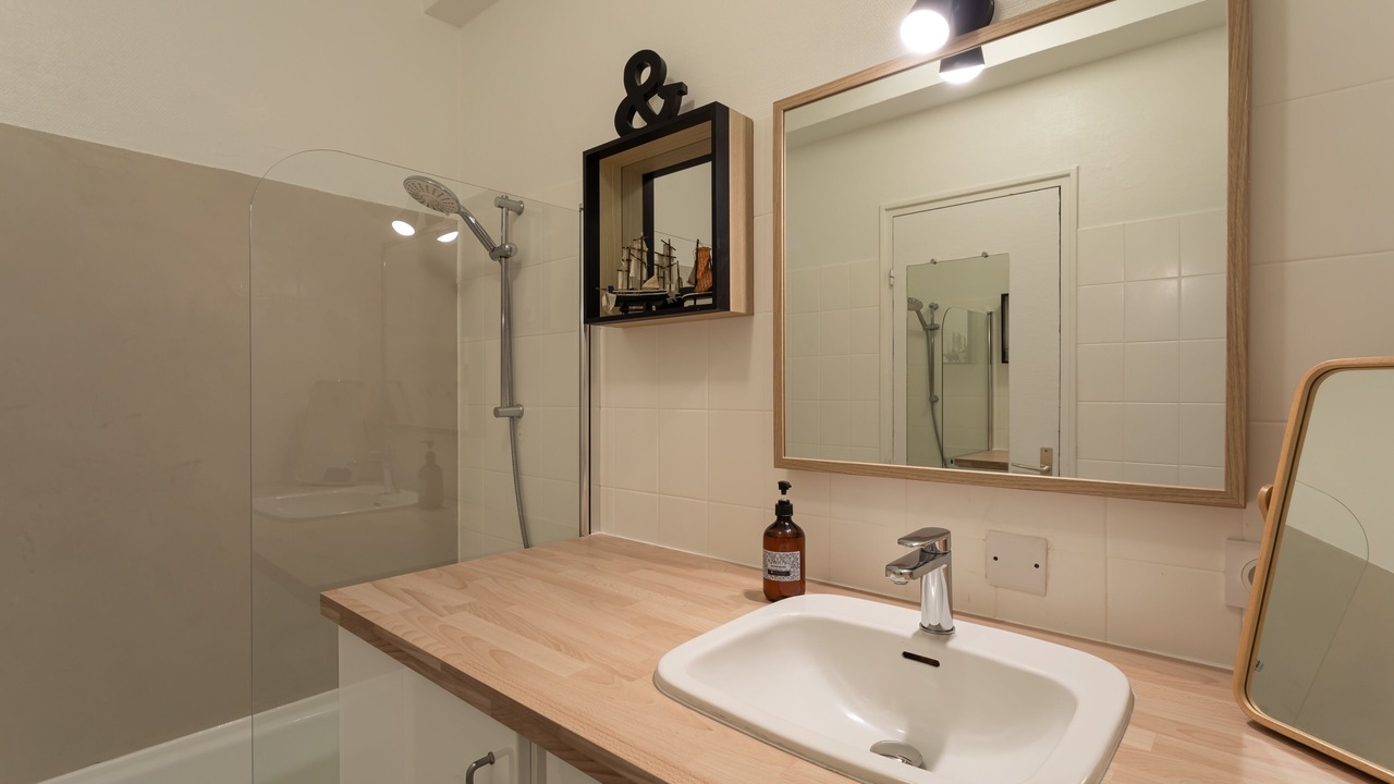 Photo of Bathroom in Centre