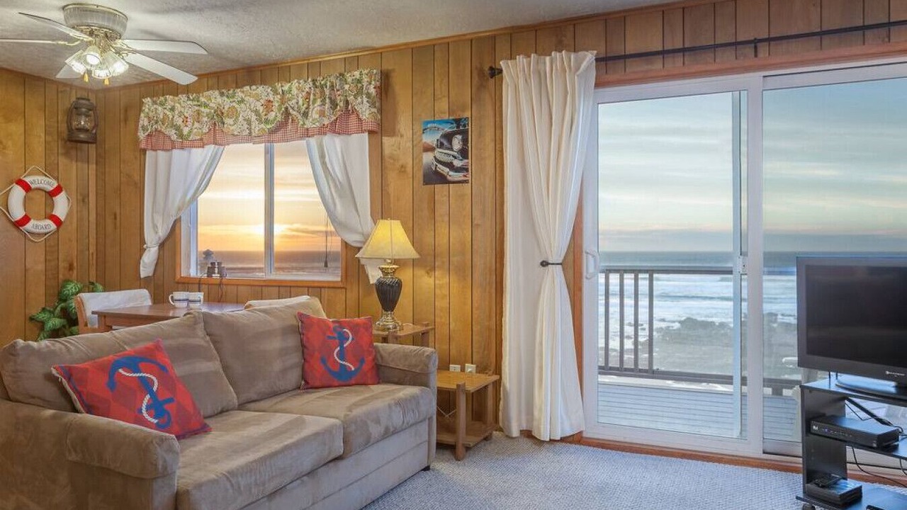 Photo of Livingroom in Lincoln City