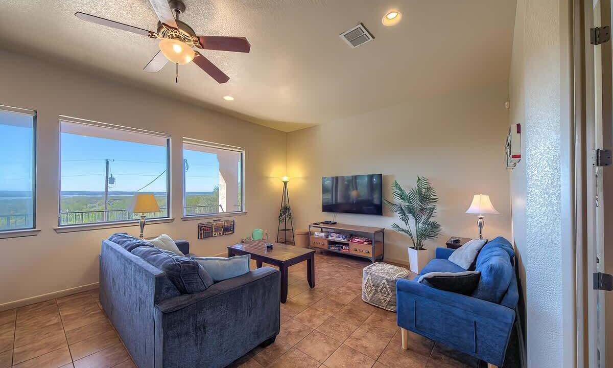 Photo of Livingroom in Canyon Lake