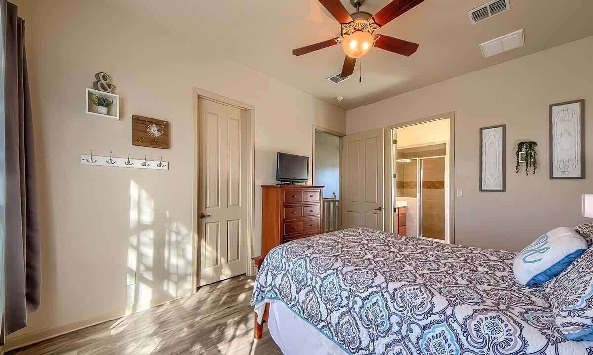 Photo of Bedroom in Canyon Lake