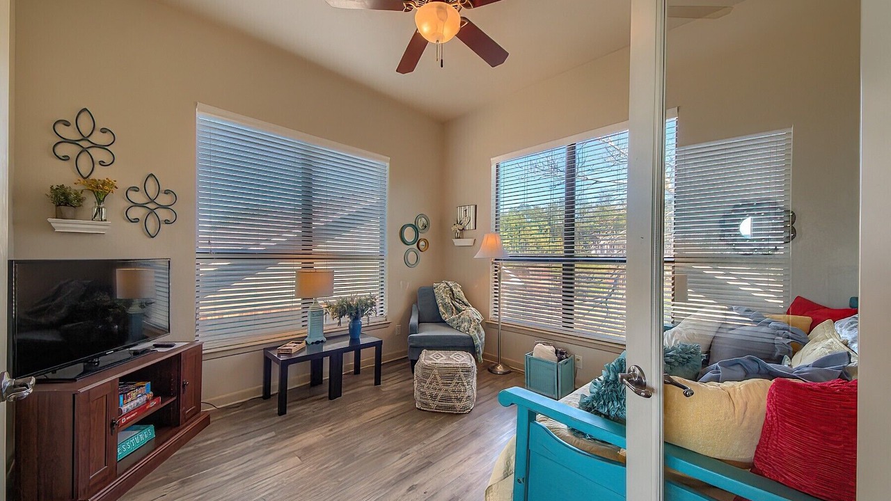 Photo of Livingroom in Canyon Lake