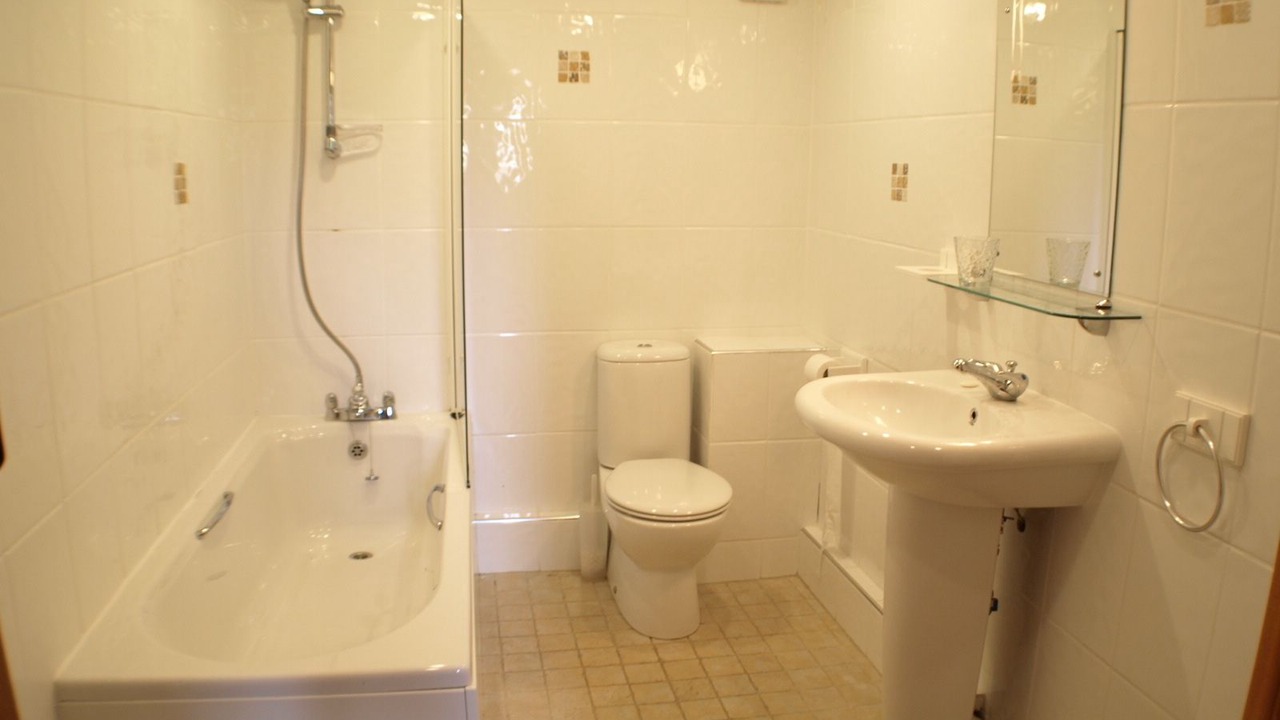 Photo of Bathroom in Pelynt