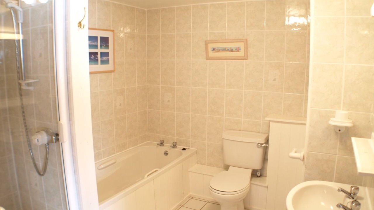 Photo of Bathroom in Pelynt