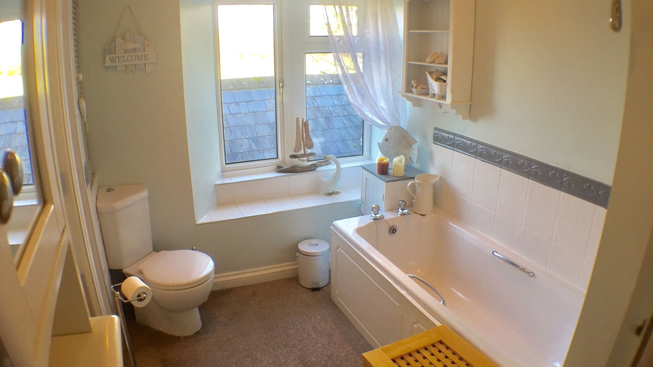 Photo of Bathroom in Pelynt