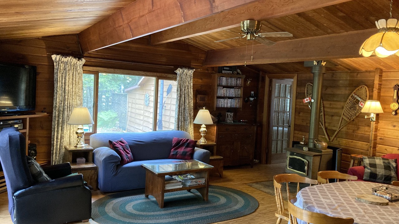 Photo of Livingroom in Algonquin Highlands