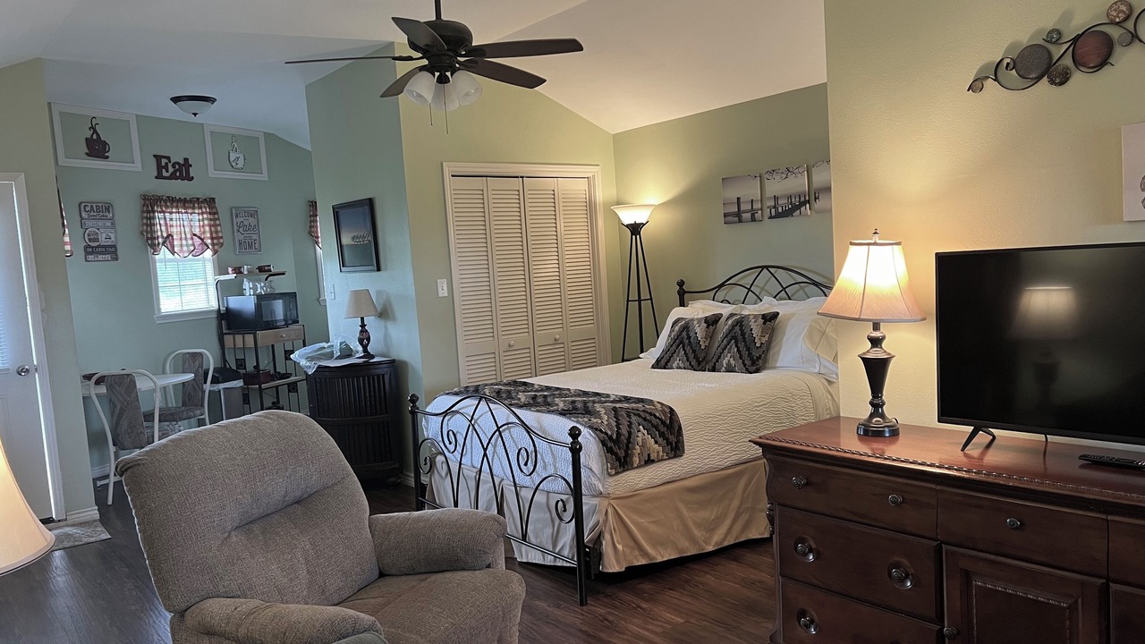 Photo of Bedroom in Lake City