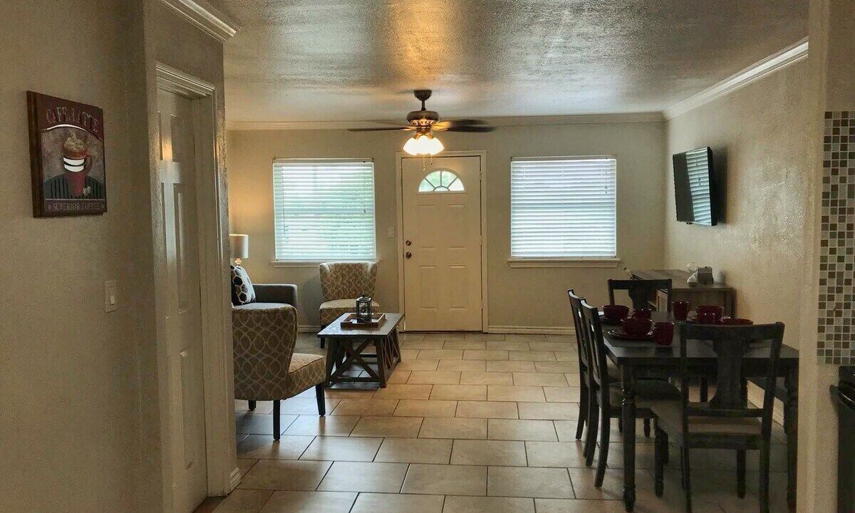 Photo of Livingroom in Mahncke Park