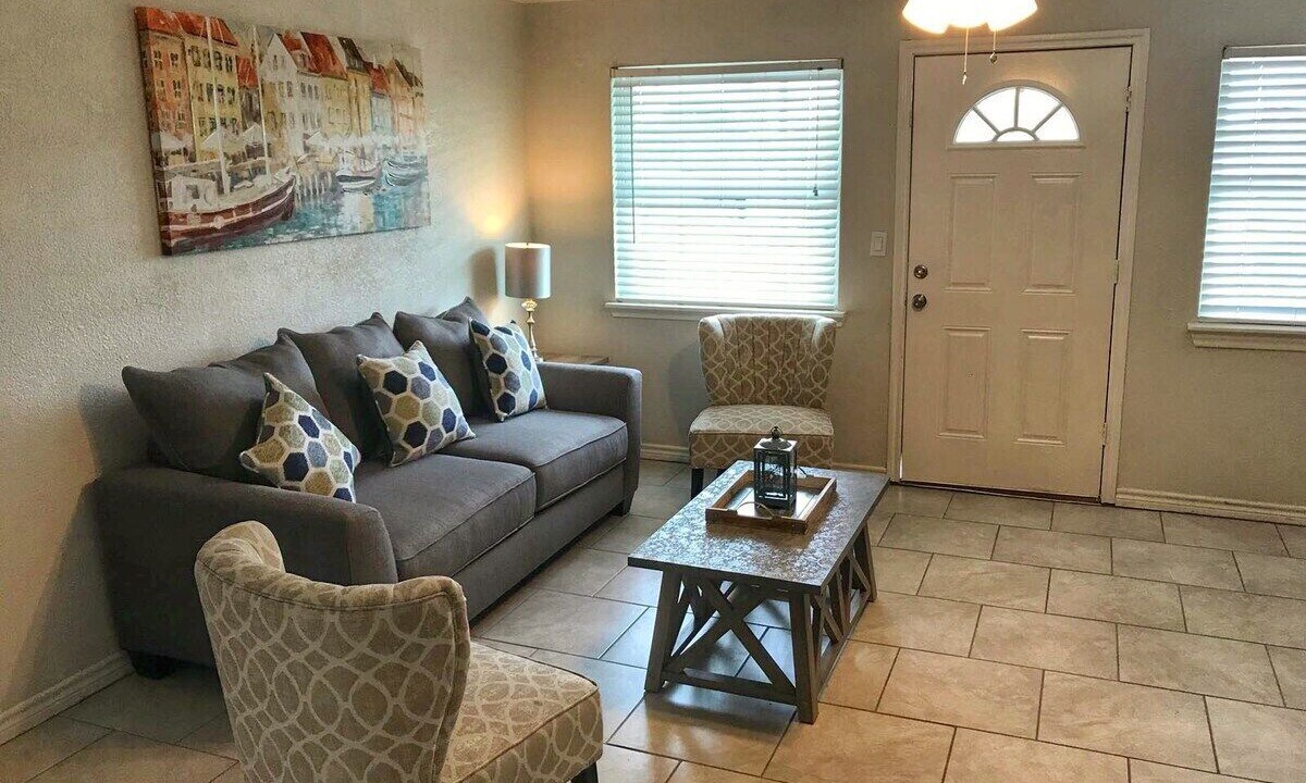 Photo of Livingroom in Mahncke Park