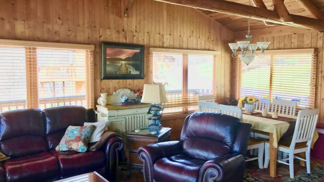 Photo of Livingroom in Huddleston