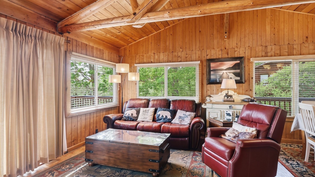 Photo of Livingroom in Huddleston