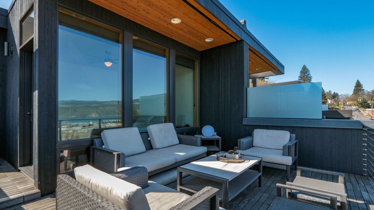 Photo of Patio Balcony in Hood River