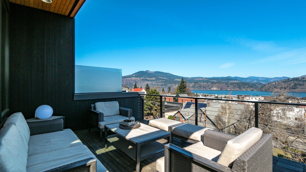 Photo of Patio Balcony in Hood River