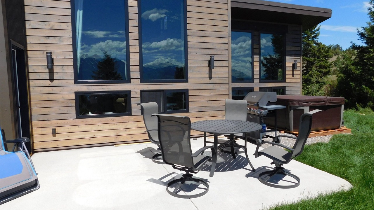 Photo of Others in Emigrant