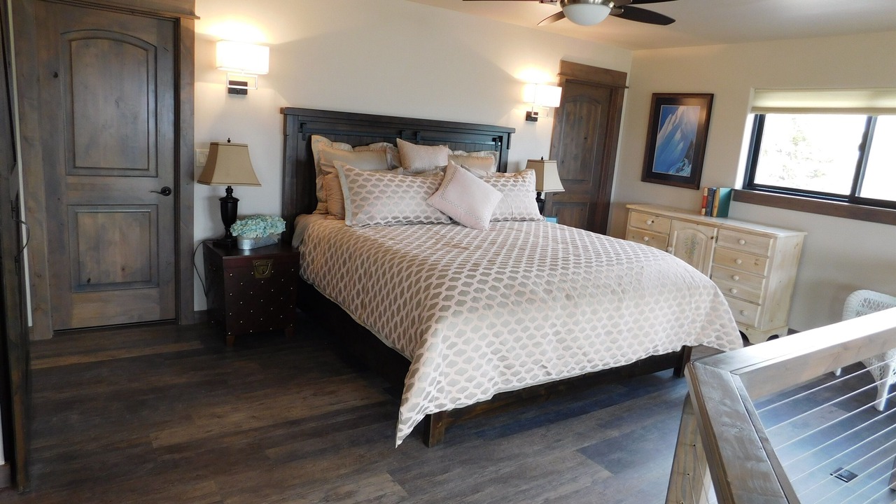 Photo of Others in Emigrant