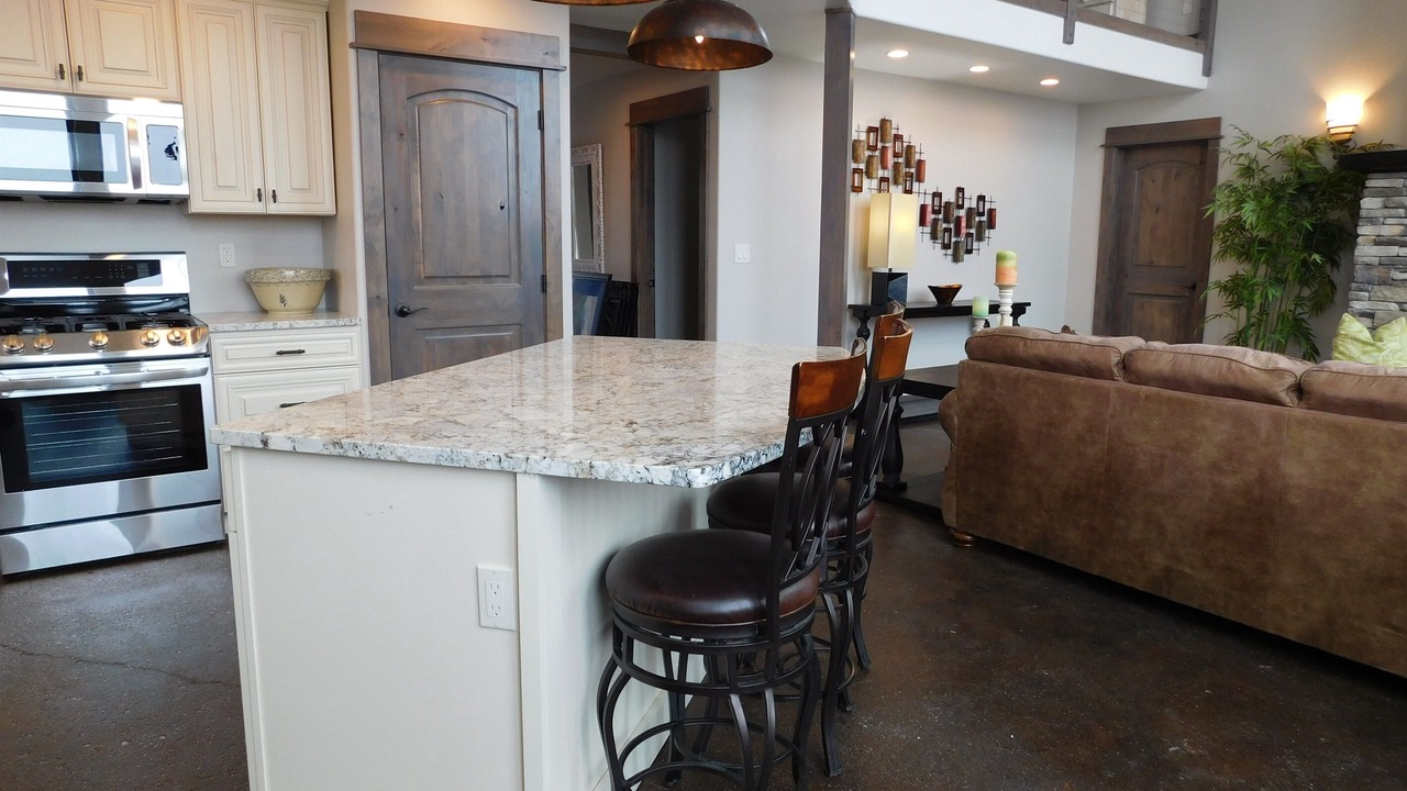 Photo of Others in Emigrant