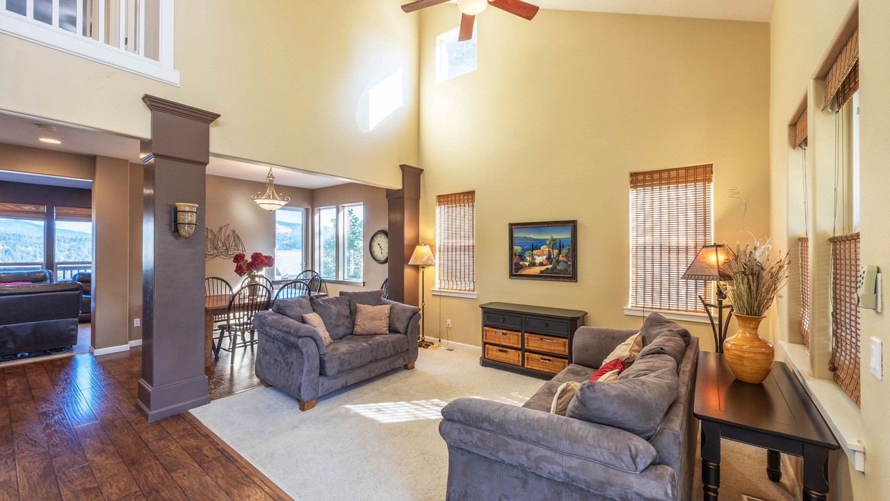 Photo of Livingroom in Hood River