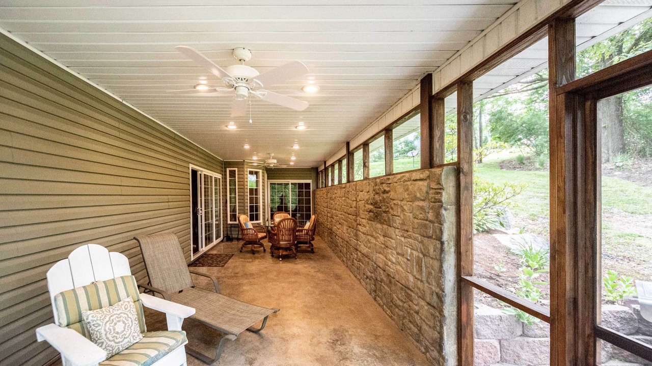 Photo of Patio Balcony in Grand Rivers