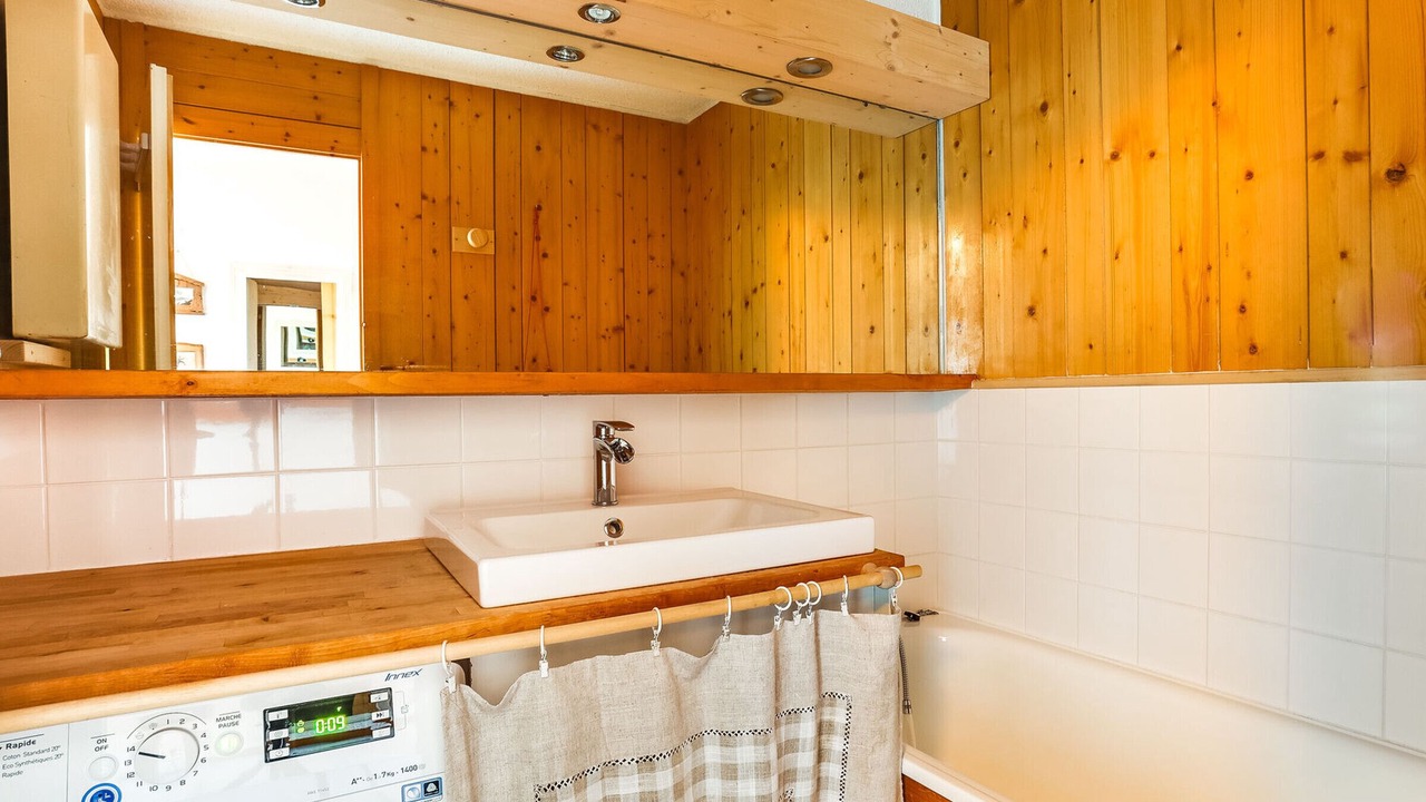 Photo of Bathroom in Arc-1600