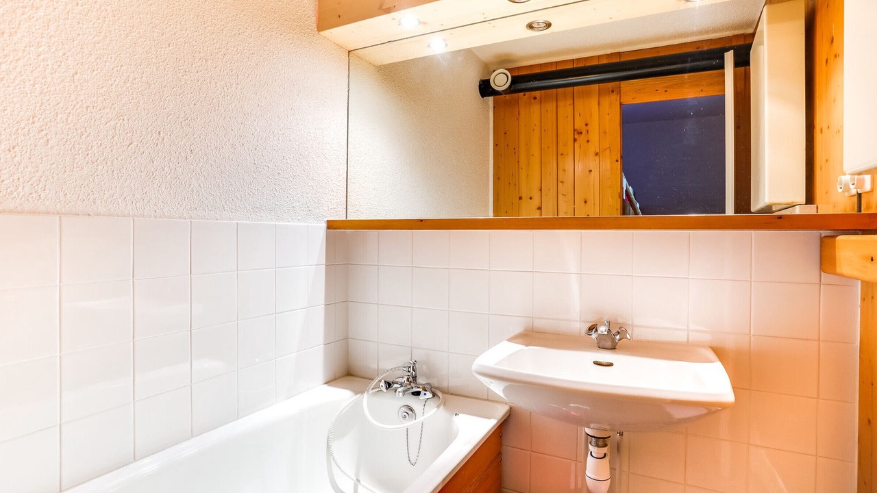 Photo of Bathroom in Arc-1600