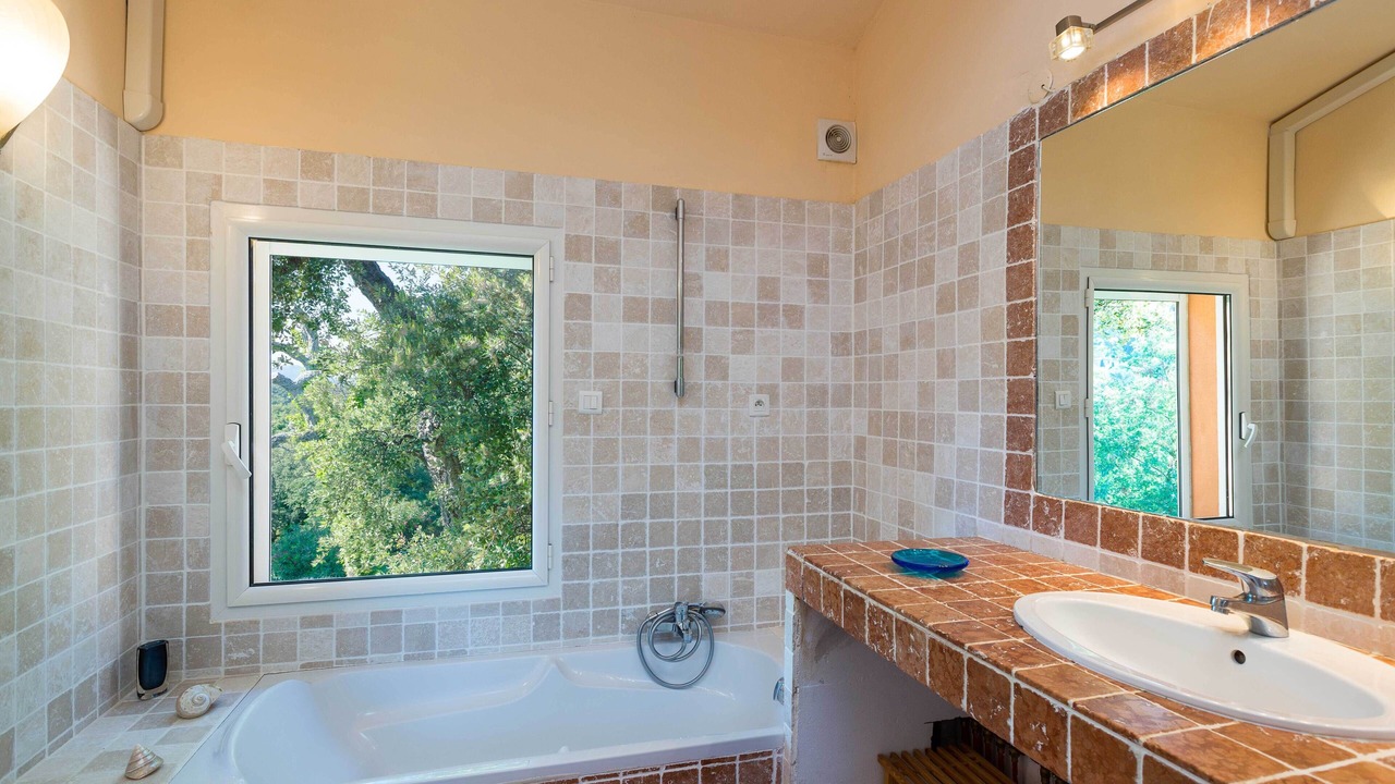 Photo of Bathroom in Gassin