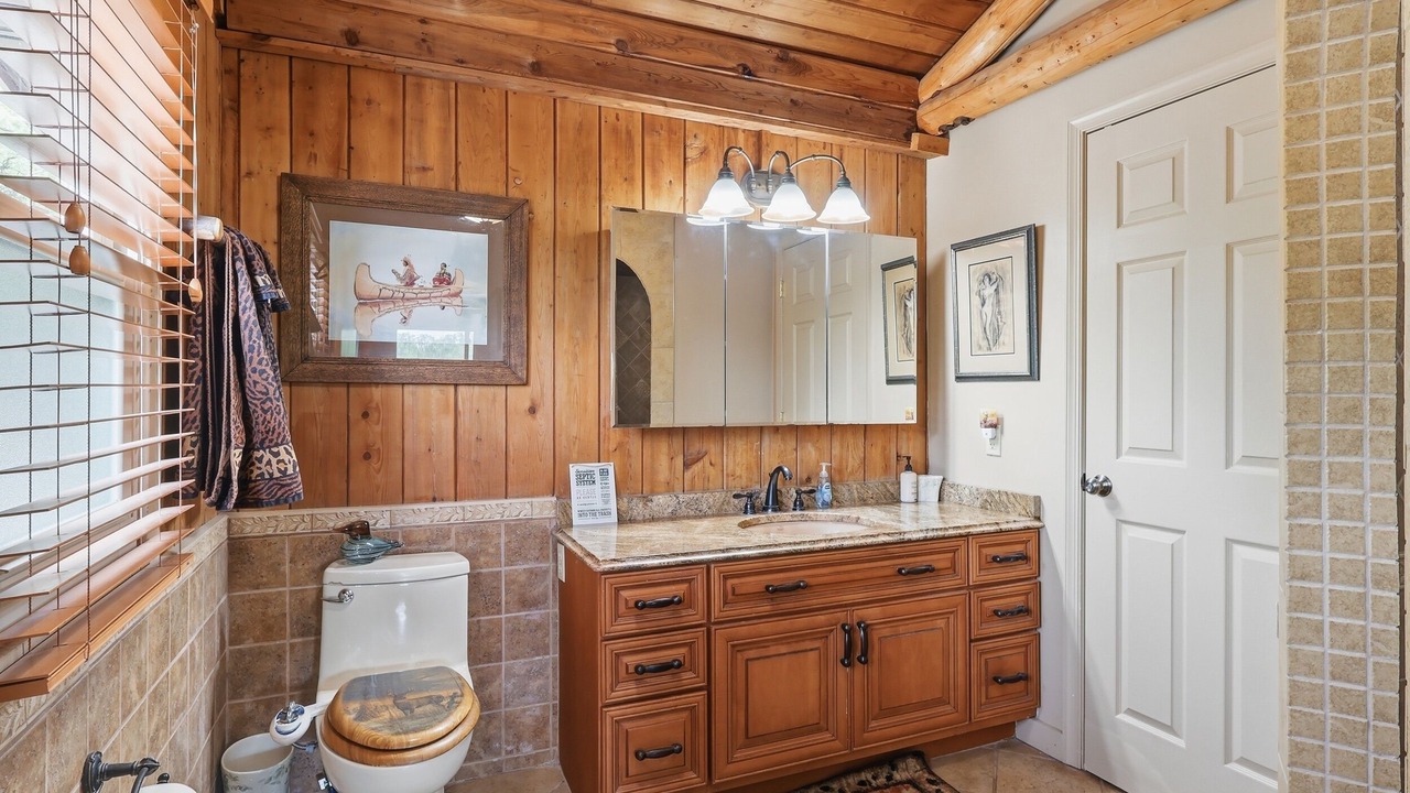 Photo of Bathroom in Huddleston