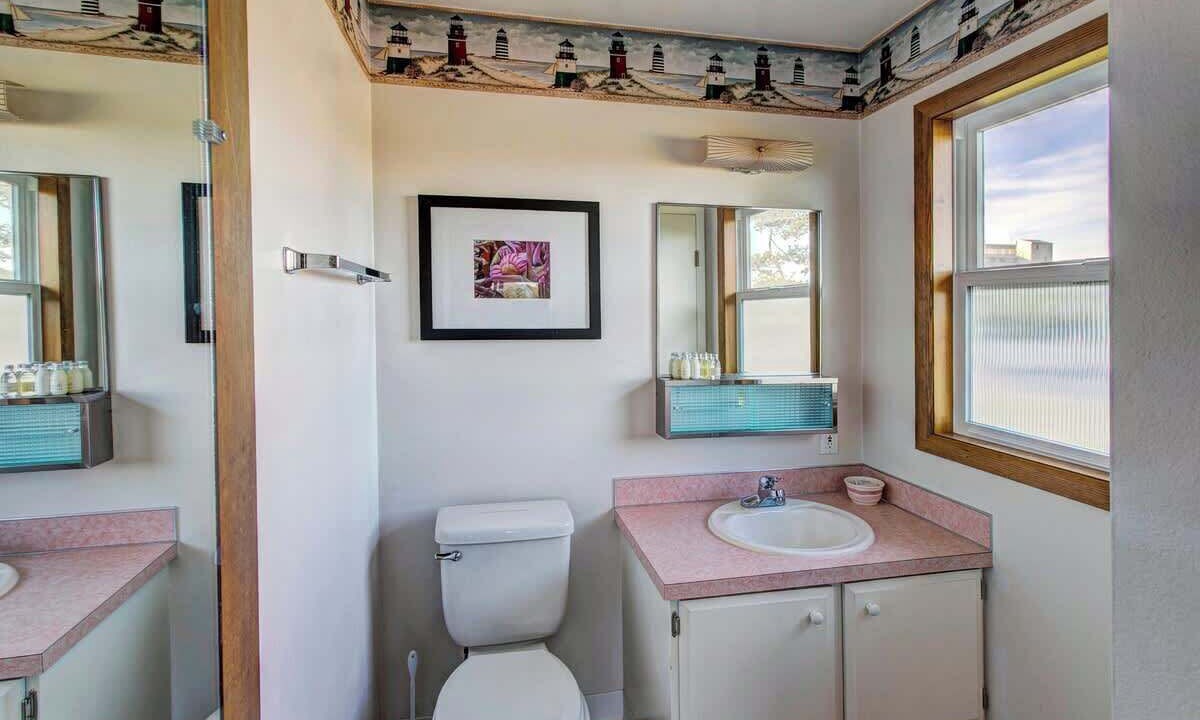 Photo of Bathroom in Gearhart