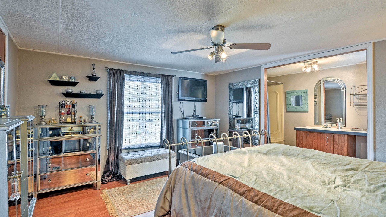 Photo of Bedroom in Grove