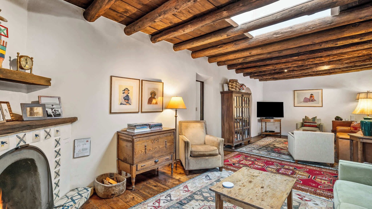 Photo of Livingroom in Historic Eastside