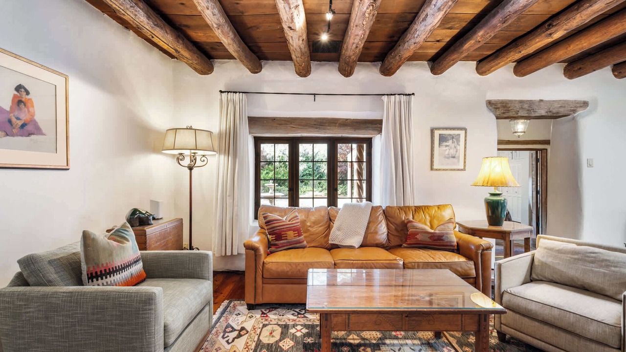 Photo of Livingroom in Historic Eastside