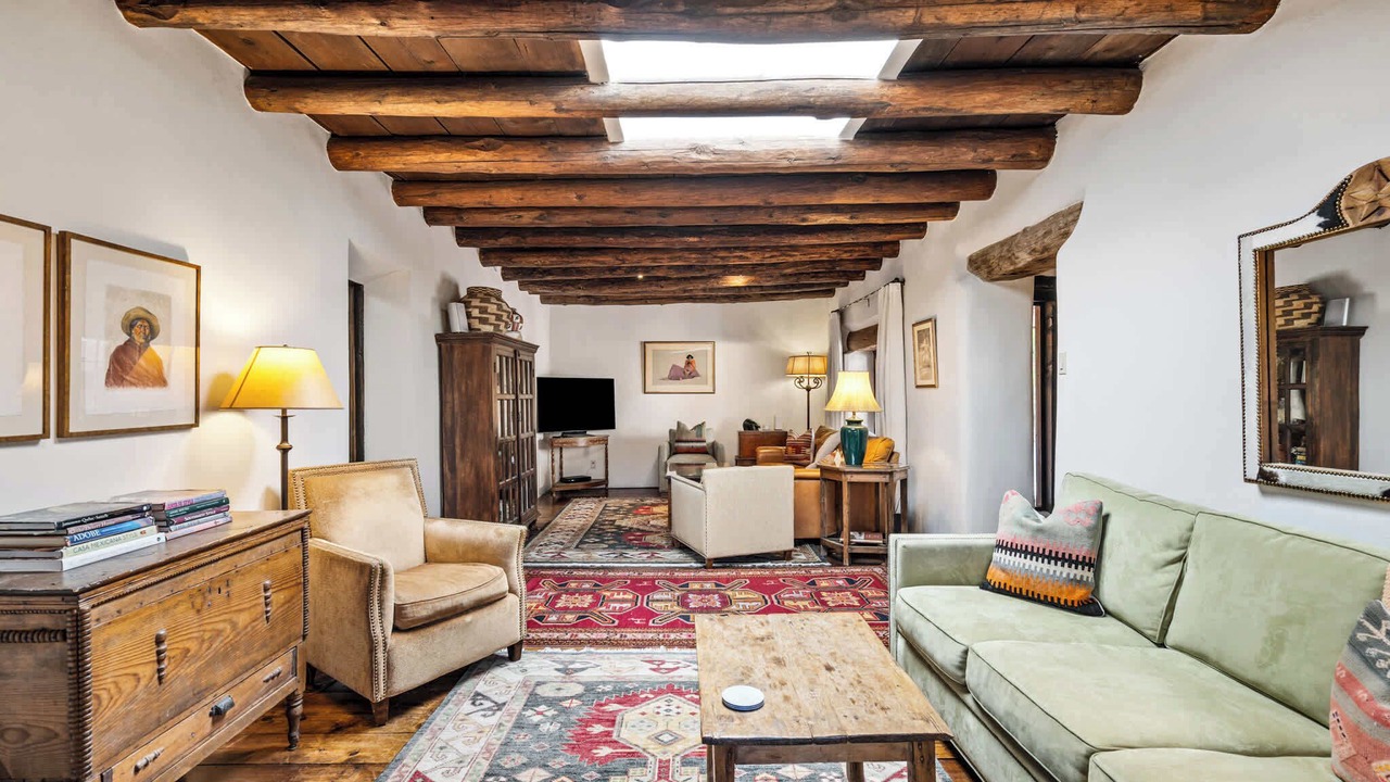 Photo of Livingroom in Historic Eastside
