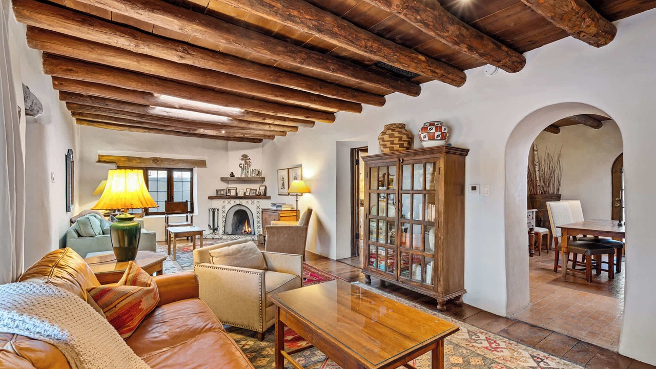 Photo of Livingroom in Historic Eastside