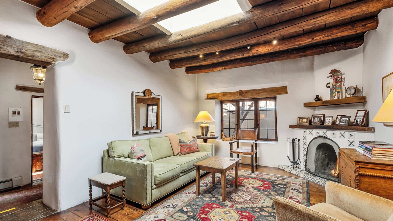 Photo of Livingroom in Historic Eastside