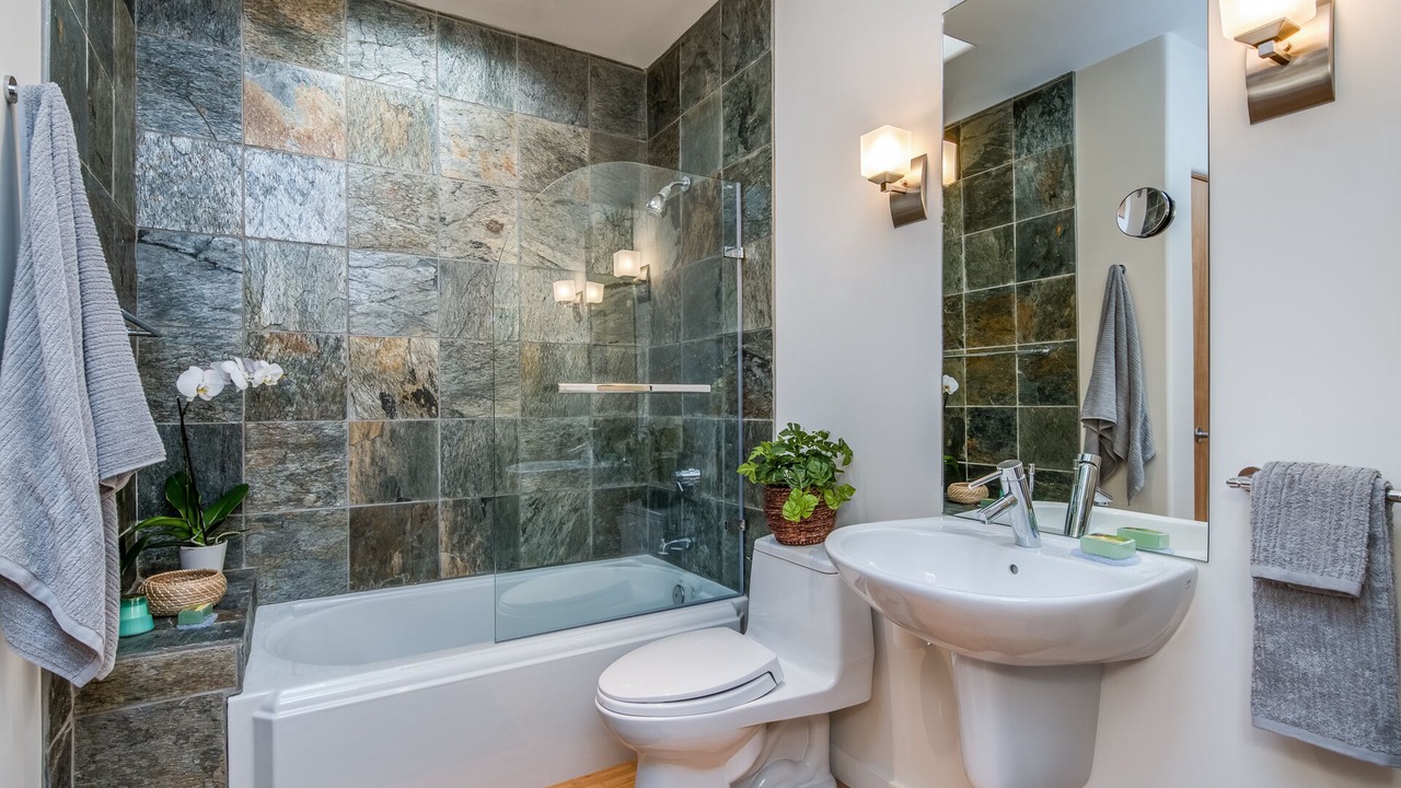 Photo of Bathroom in South Capitol