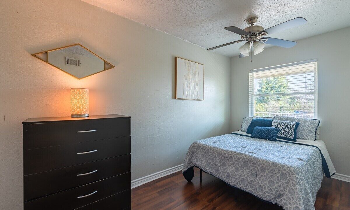 Photo of Bedroom in Mahncke Park