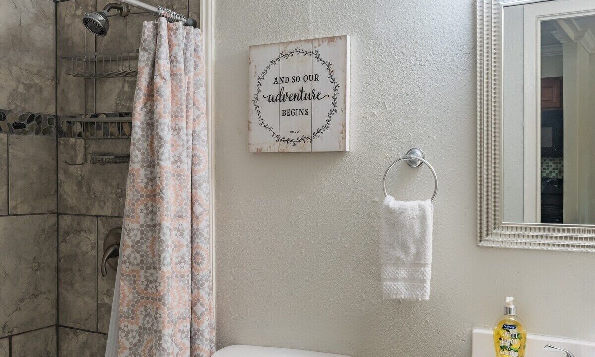 Photo of Bathroom in Mahncke Park