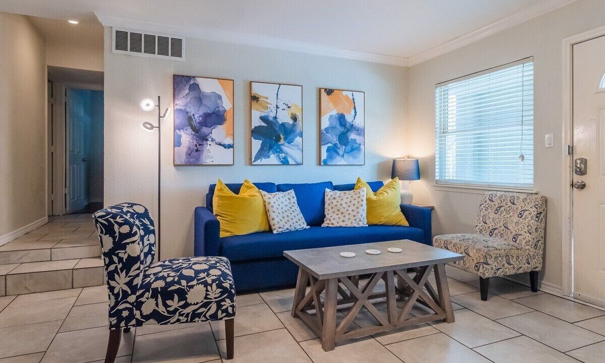 Photo of Livingroom in Mahncke Park