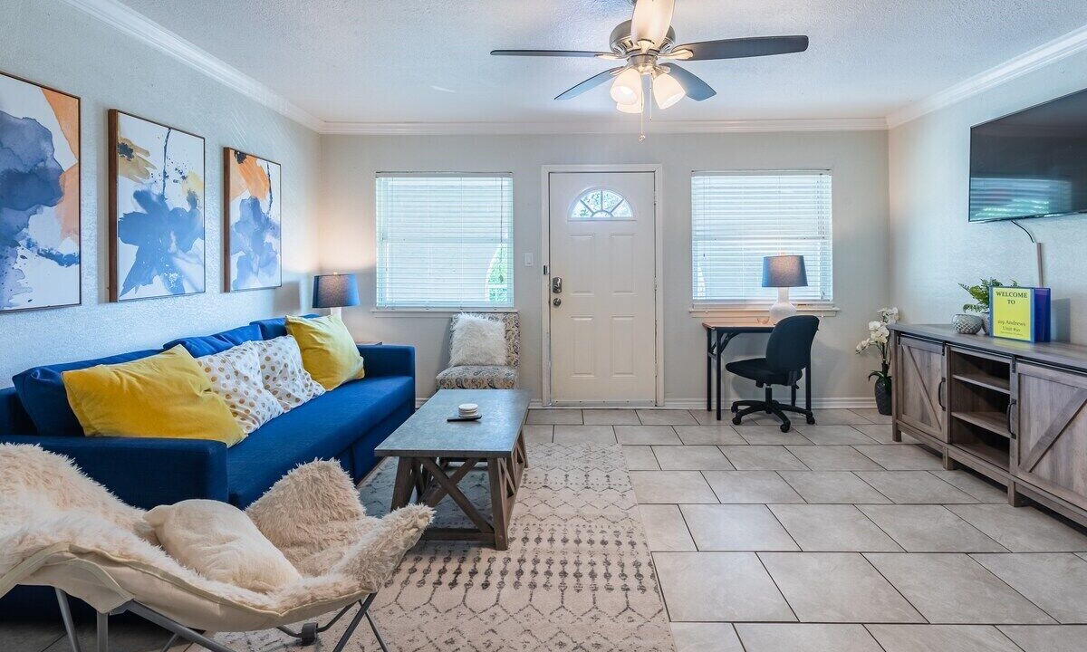 Photo of Livingroom in Mahncke Park