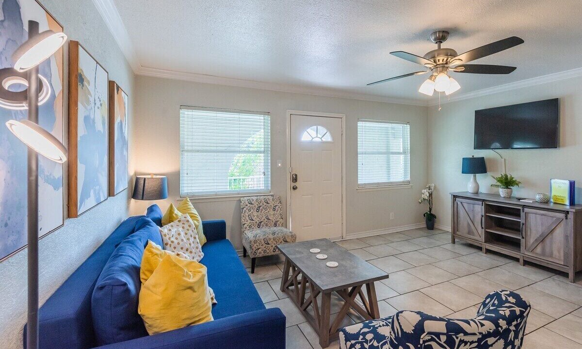 Photo of Livingroom in Mahncke Park