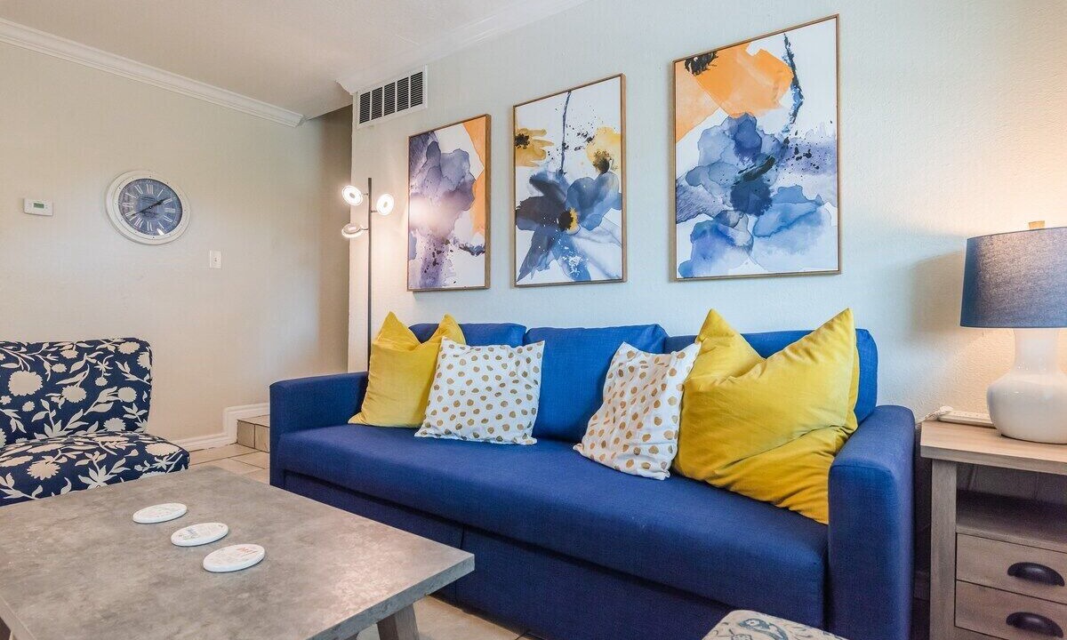 Photo of Livingroom in Mahncke Park