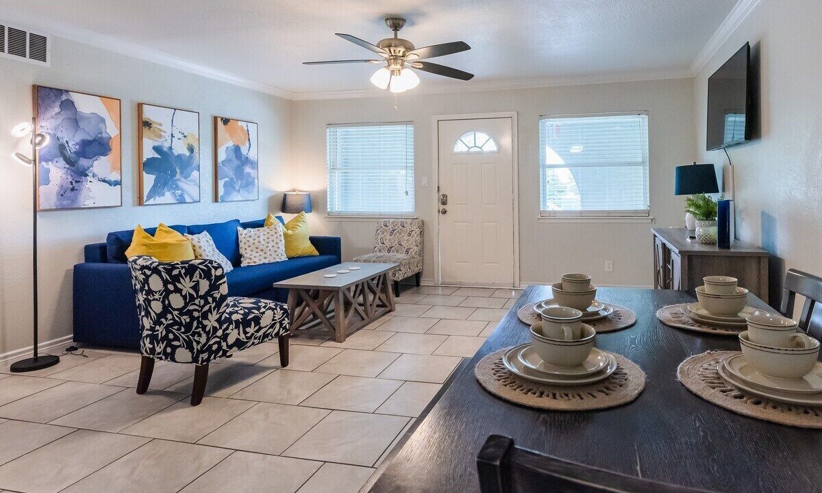 Photo of Livingroom in Mahncke Park
