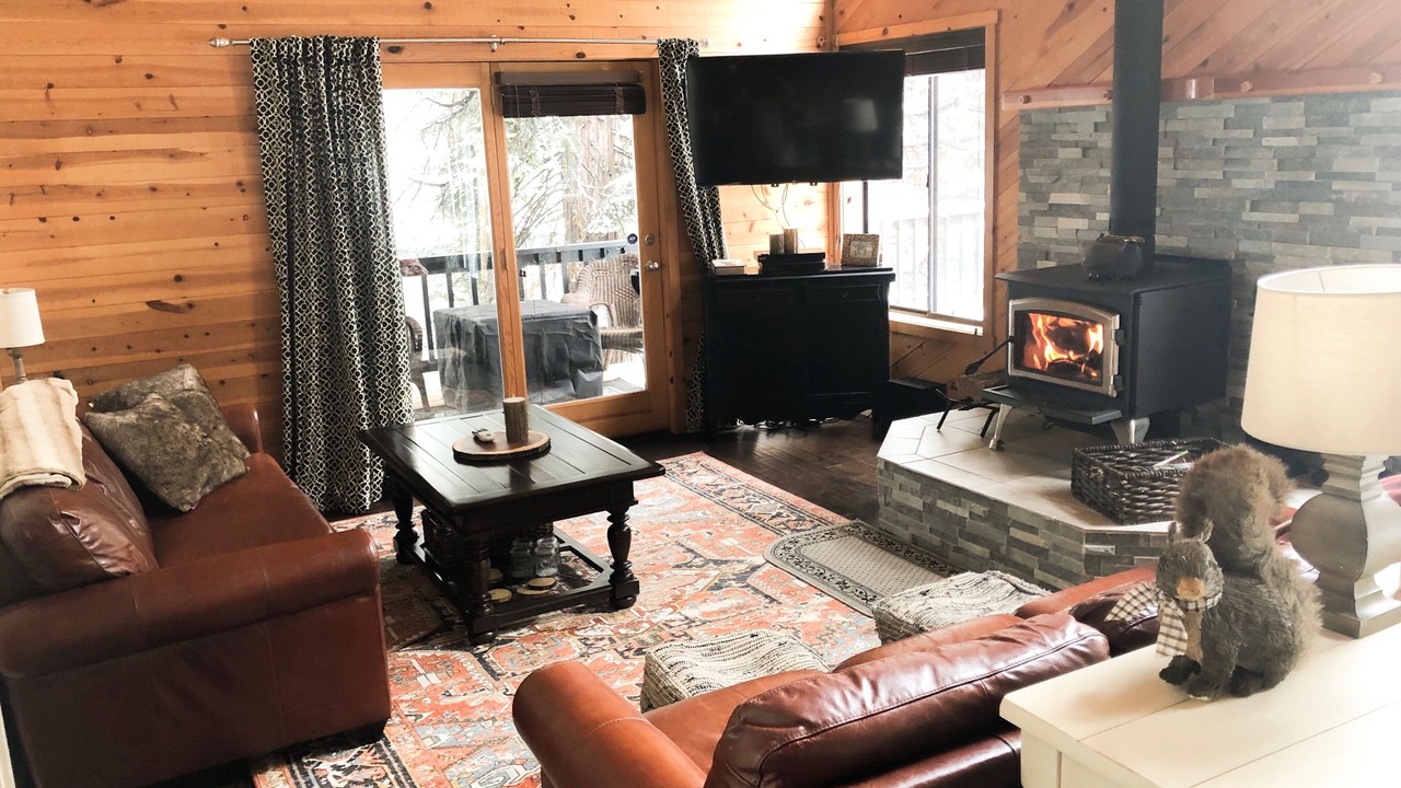 Photo of Livingroom in Shaver Lake