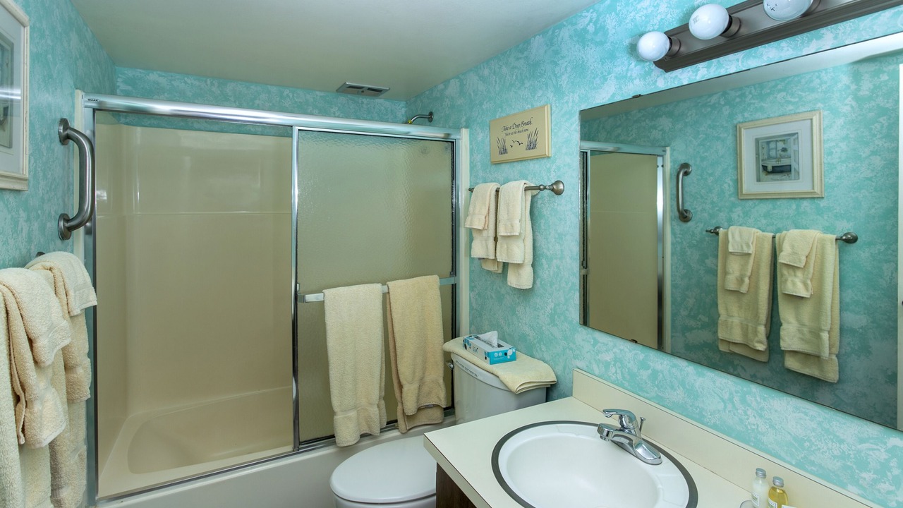 Photo of Bathroom in Gearhart