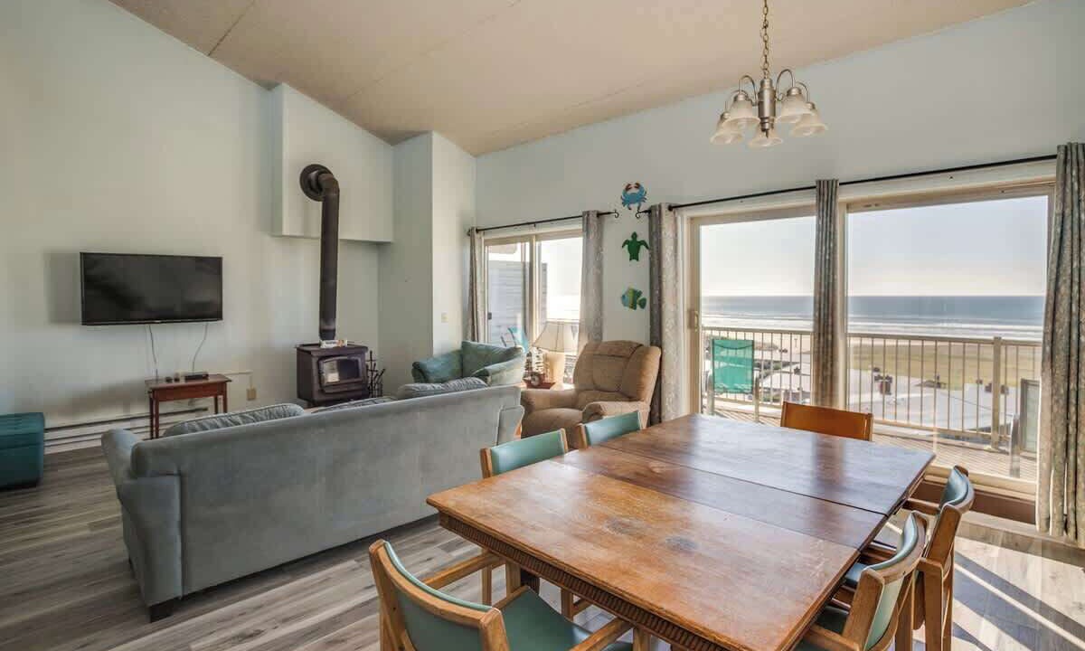 Photo of Livingroom in Gearhart