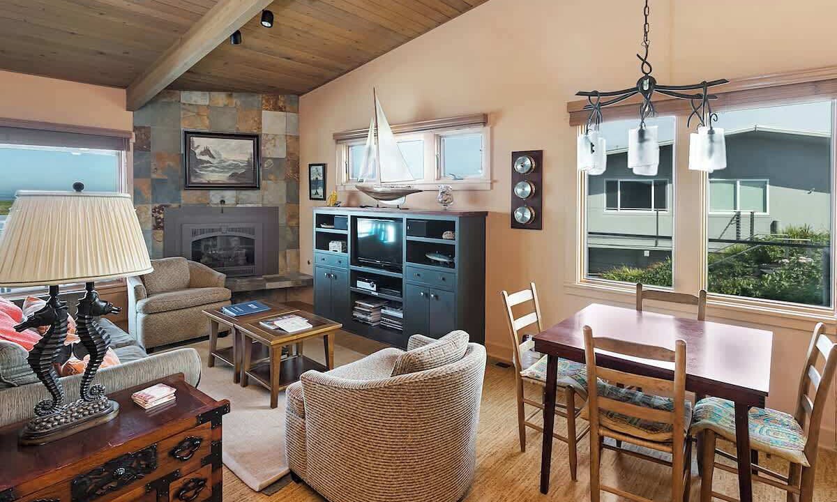 Photo of Livingroom in Gearhart