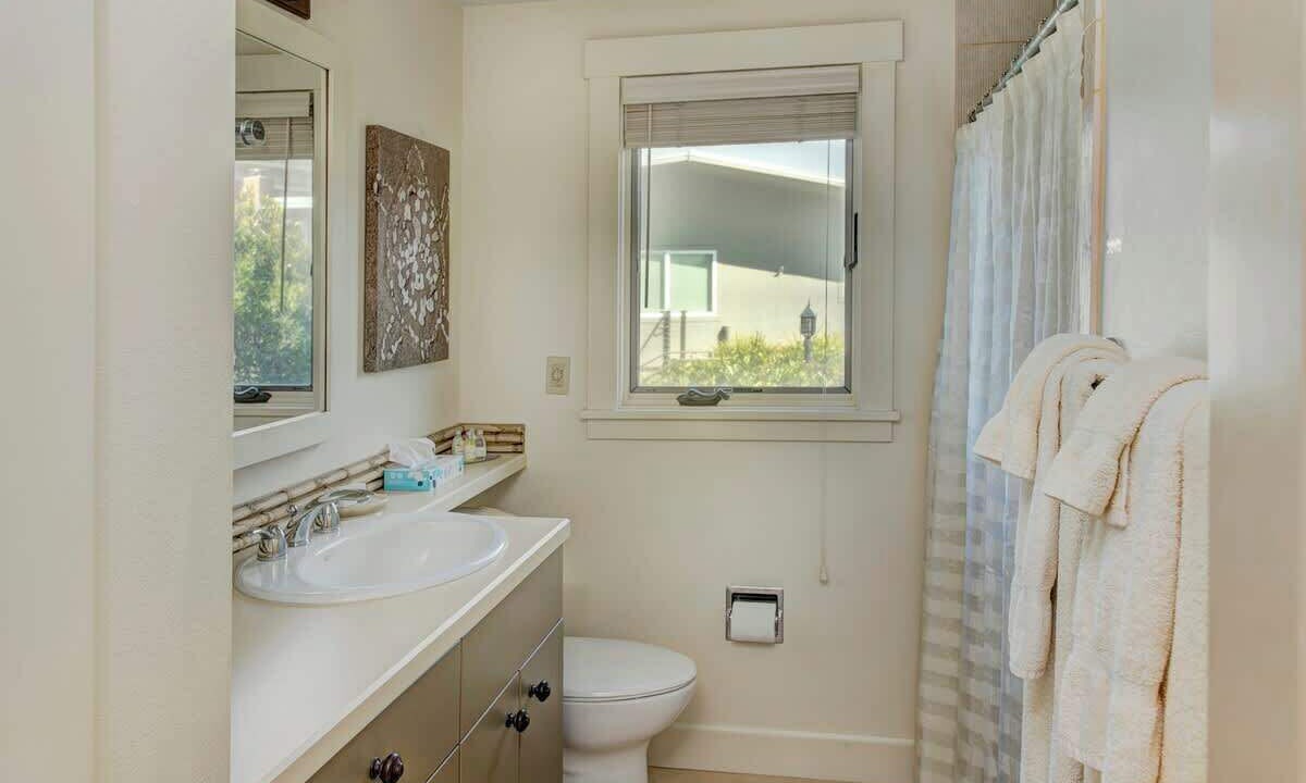 Photo of Bathroom in Gearhart