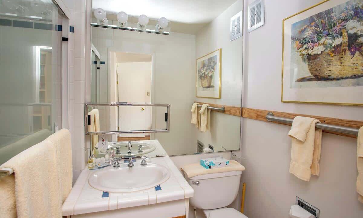 Photo of Bathroom in Gearhart