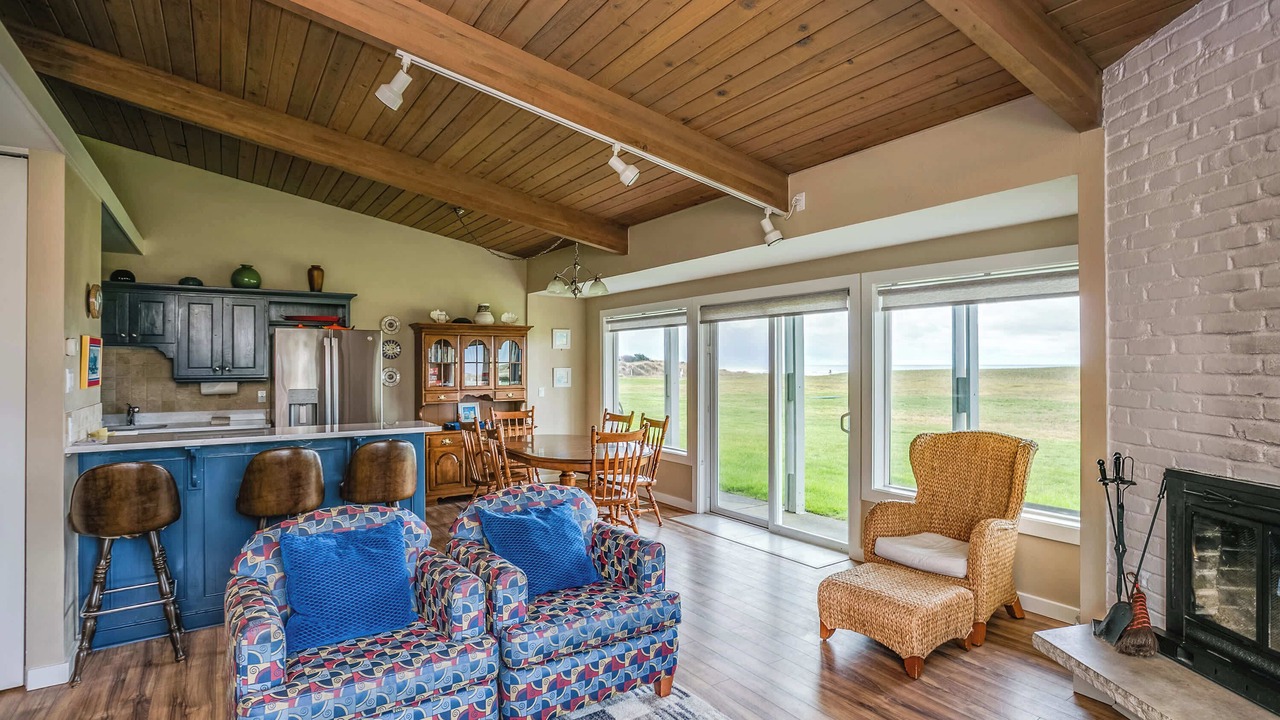 Photo of Livingroom in Gearhart